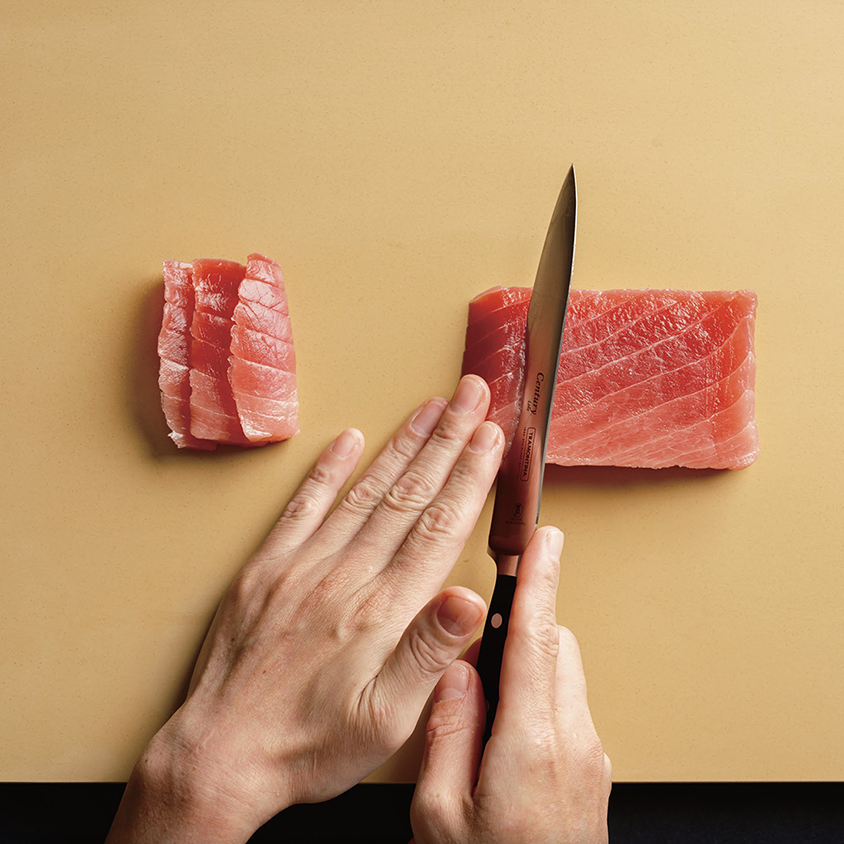 Parker_Asahi_pro_slicing_salmon_844